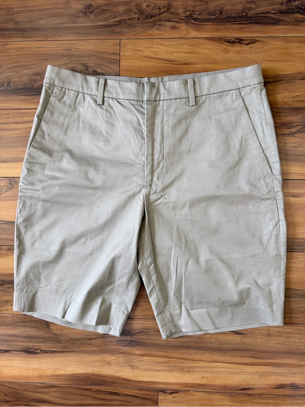 Uniqlo Men's Classic Chino Shorts in Light Khaki - Picture 1 of 8